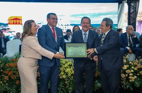 Humberto Martins recebe título de cidadão honorário