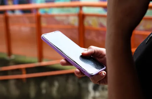 Jovens compartilham tutoriais para tentar burlar ECA Digital