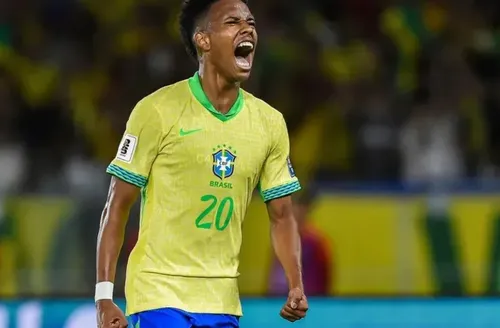 Lesão na coxa deve tirar Estêvão da Copa do Mundo, diz jornal