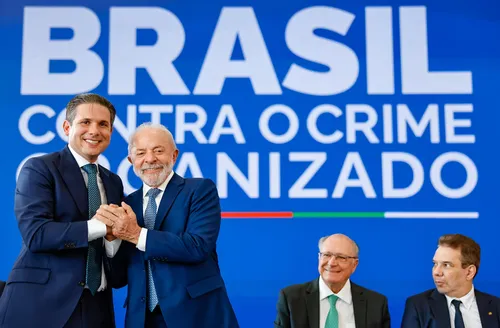 Lula lança pacote de R$ 11 bi contra o crime organizado