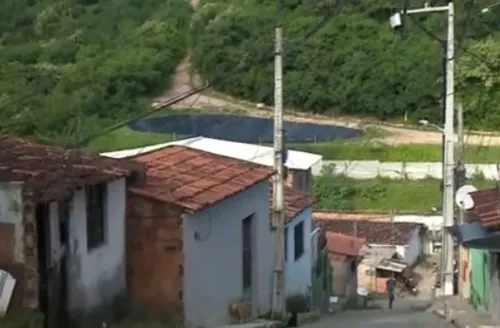 Moradores denunciam surto de dengue com mais de 40 casos no bairro São Jorge