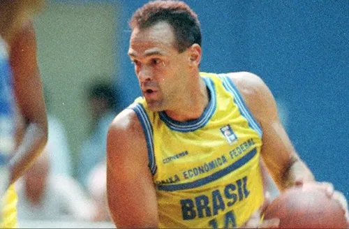 Morre Oscar Schmidt, lenda do basquete mundial, aos 68 anos