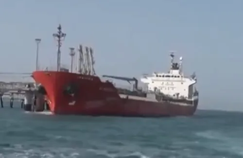 Navios recuam após bloqueio no Estreito de Ormuz, dizem EUA