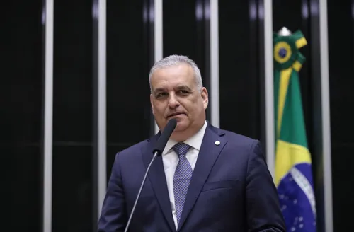 PL ameaça não apoiar chapa de JHC em caso de aproximação com Lula