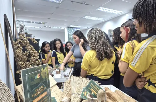 Visita ao Herbário MAC estimula interesse de estudantes na flora alagoana