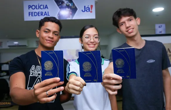 Estudantes do ‘Daqui Pro Mundo’ começam emissão de passaportes para intercâmbio na Inglaterra