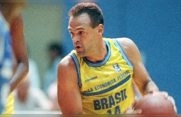 Morre Oscar Schmidt, lenda do basquete mundial, aos 68 anos