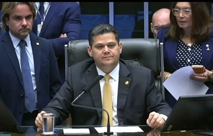 Como a lei não foi sancionada pelo Presidente Lula dentro do prazo estabelecido pela Constituição, Alcolumbre a promulgou