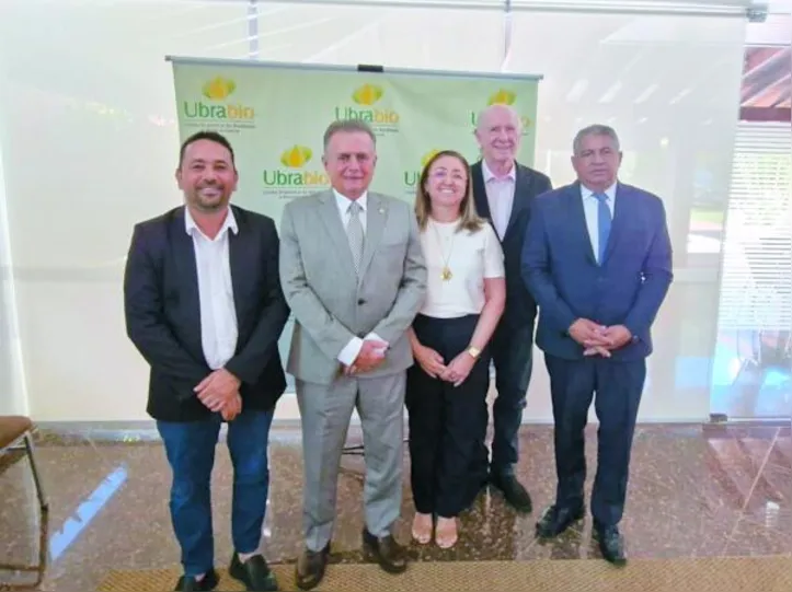 Para Antonino Cardozo (esq.), a agricultura familiar tem papel estratégico na transição energética e no desenvolvimento sustentável