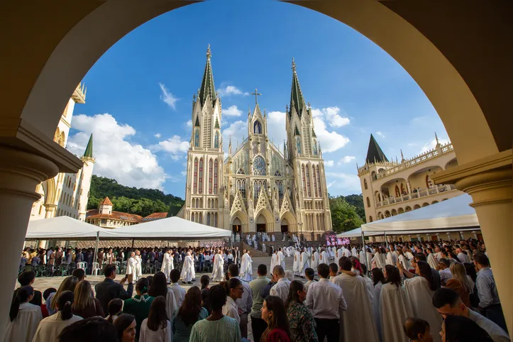Celebração aconteceu na Basílica Nossa Senhora do Rosário, em Caieiras, na Grande São Paulo e reuniu grande número de fiéis