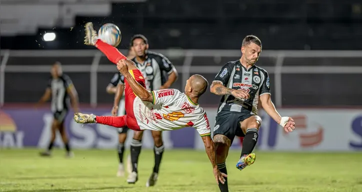 Atacante da Juazeirense, Adriano Pardal marcou um belo gol