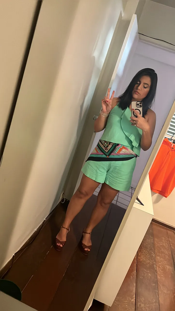 Nanda Gomes fala sobre memórias afetivas que tem com os lenços