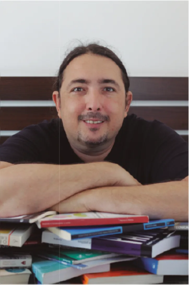 Tiago Ramos e Mattos é o autor de “Djavan – Dizem que o amor atrai”