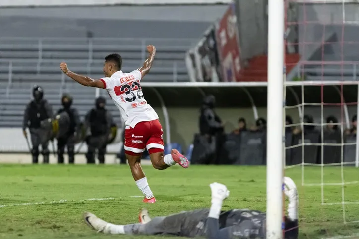Hereda foi o autor do segundo gol do CRB, ainda no 1º tempo