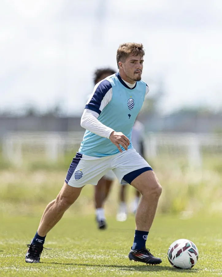 Matheus Melo é atleta importante no esquema tático do CSA