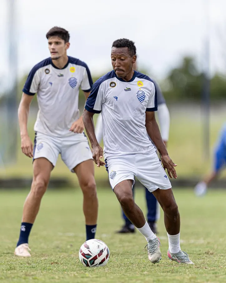 Lucão e Marcos Ytalo, durante treino do CSA nessa quarta-feira