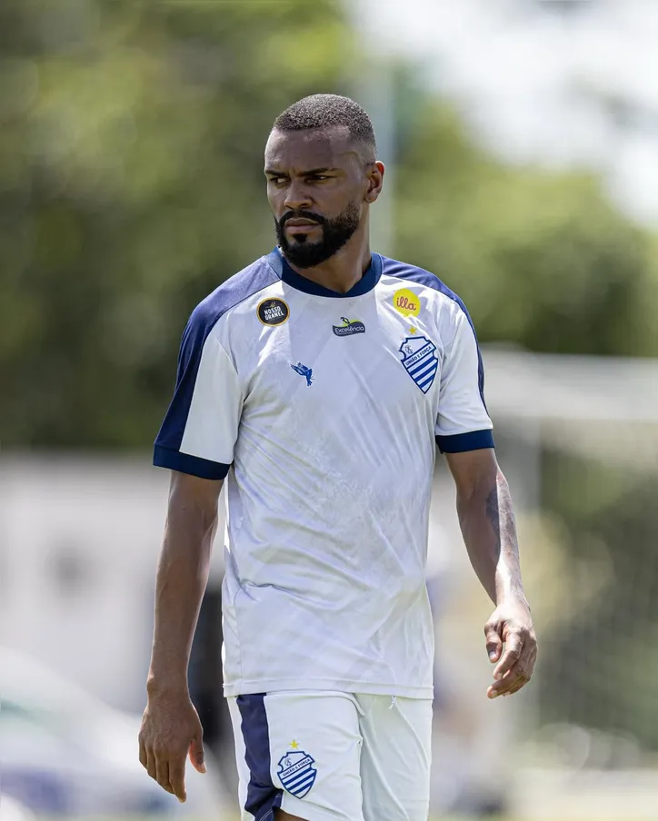 Lateral Ailton chegou ao CSA sob indicação do técnico Moacir Jr.