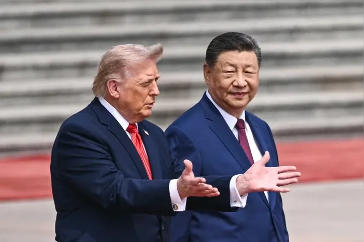 Trump ao lado de Xi Jinping, em Pequim: encontro amistoso entre os líderes