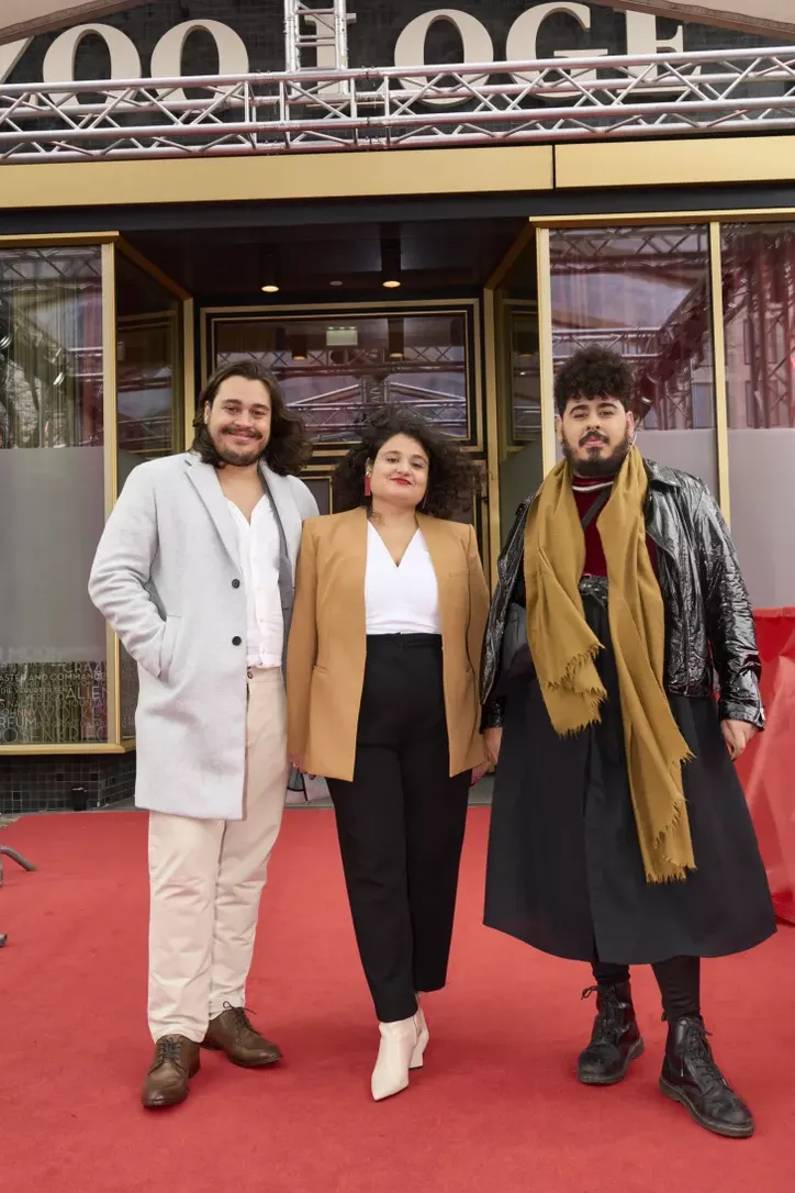 O produtor Pedro Krull, a diretora Lais Santos Araújo e o assistente de direção Pethrus Tiburcio durante o Festival de Berlim
