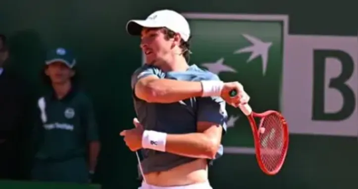 João Fonseca na vitória sobre Berrettiniti em Monte Carlo