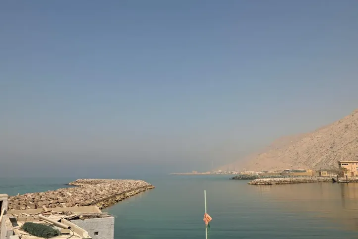 Irã voltou a fechar o estreito de Ormuz na quarta-feira após acusar Israel de violar acordo