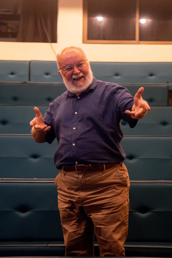 Homero Cavalcante em entrevista ao jornalista Maylson Honorato antes de estrear no Theatro Homerinho, em Maceió