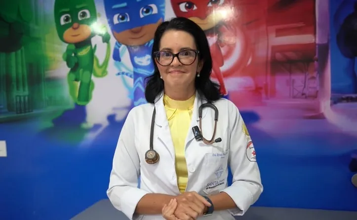 Coordenadora do Pronto Atendimento Pediátrico 24 horas da Santa Casa Farol, RENATA VALENÇA tem trabalho reconhecido na orientação a pais e responsáveis sobre quando levar as crianças para o pronto atendimento