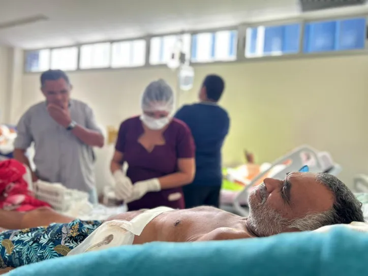 Joseval Costa de Souza relatou que trabalhava normalmente quando percebeu uma coceira incomum no corpo.