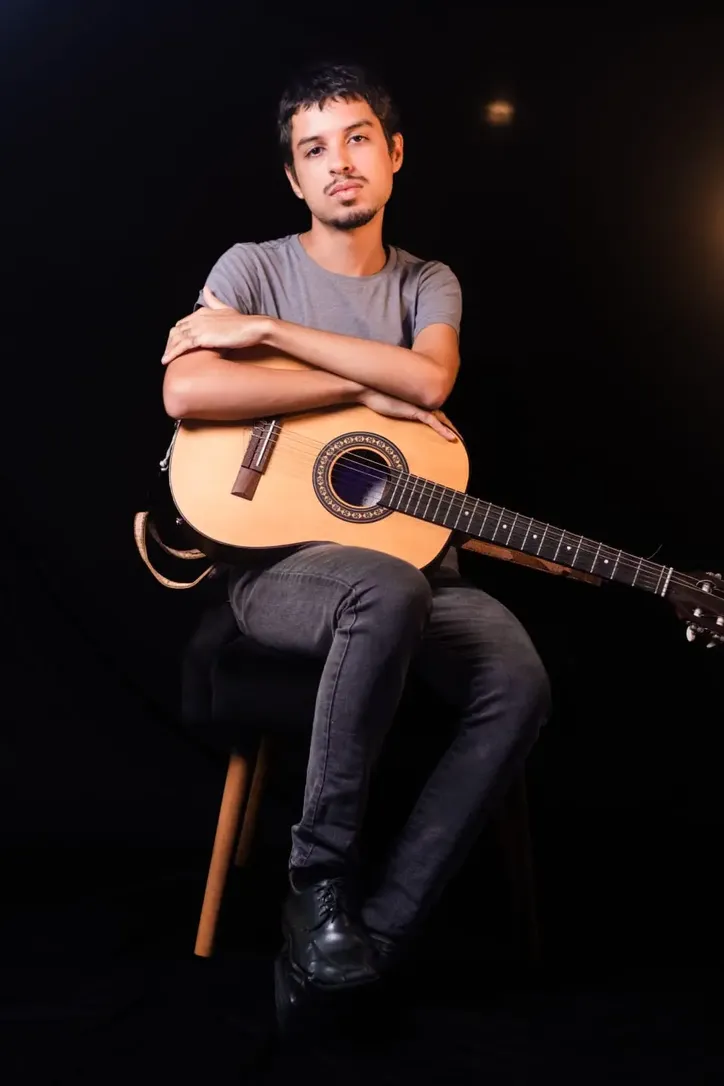 Alagoano Eduardo Pereira apresenta repertório autoral cercado por grandes referências, como Bob Dylan e Caymmi