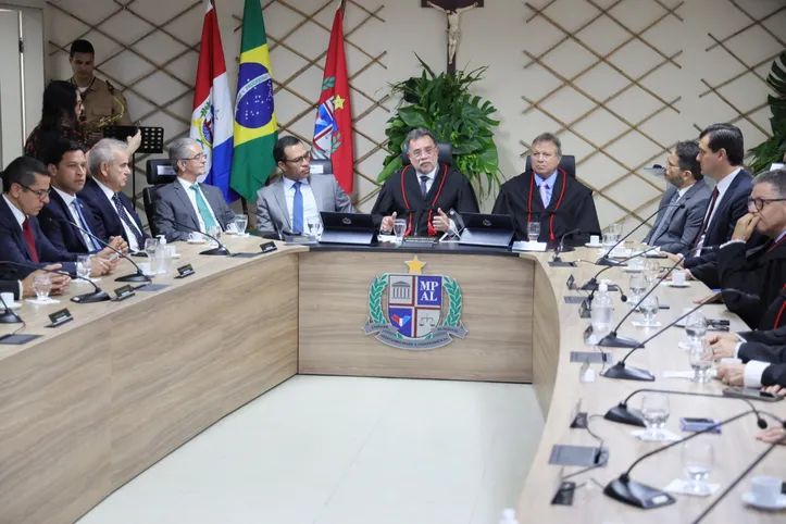 Lean Araújo toma posse para mais um mandato à frente do Ministério Público de AL