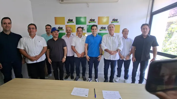 Filiação dos deputados foi realizada com a presença do senador Renan Calheiros e deputado estadual Marcelo Victor