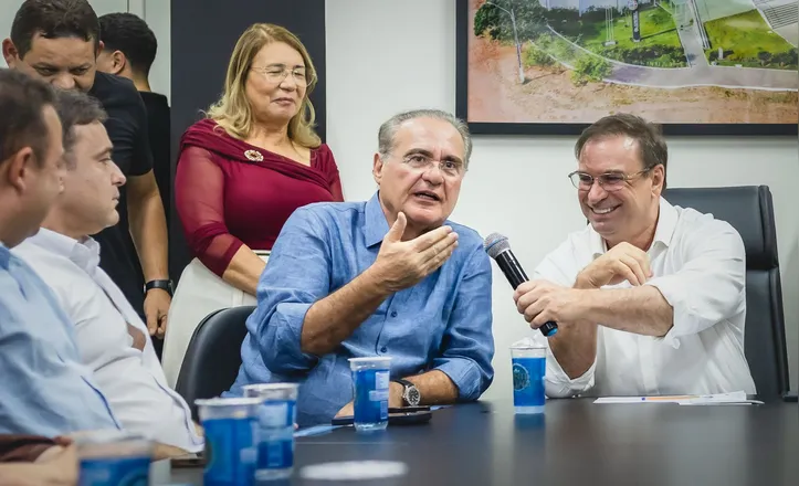 Senador Renan Calheiros recebeu a declaração pública de apoio do prefeito Luciano Barbosa