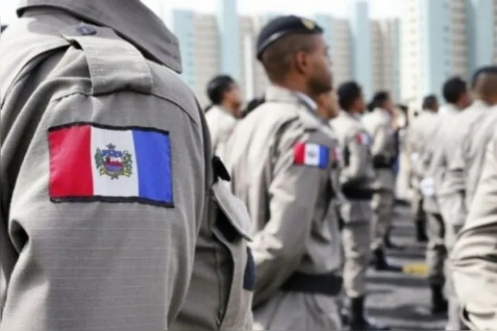 O policial atuou em unidades como o 8º Batalhão de Polícia Militar (8º BPM) e atingiu a patente de cabo