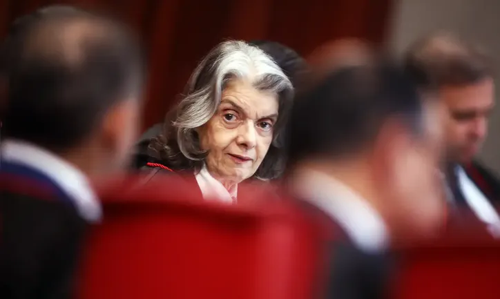 Mandato de Cármen na presidência terminaria em 3 de junho