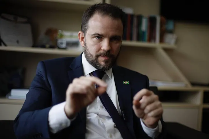 Dario Durigan defende fim do modelo atual da declaração do IR