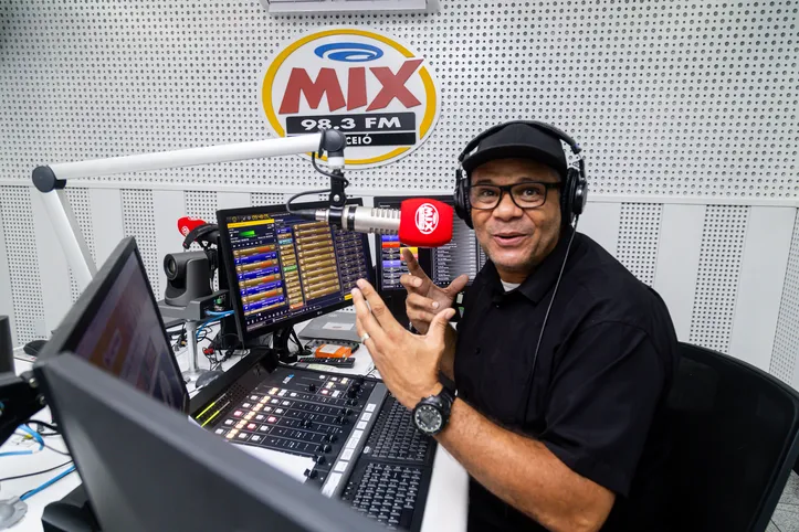 Geleia conduz a programação musical nas manhãs da Mix