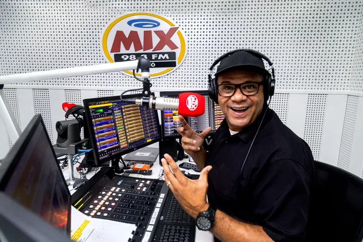 Geleia conduz a programação musical das manhãs na Mix