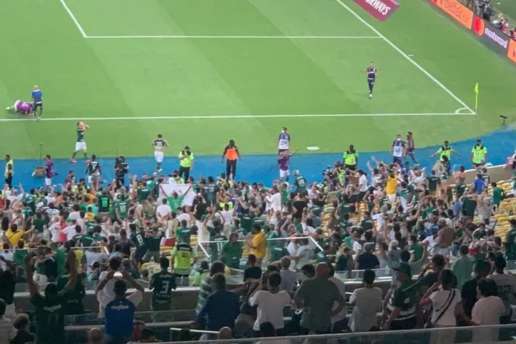 Basta um lance polêmico, uma falha ou uma provocação para que a arquibancada se transforme em tribunal