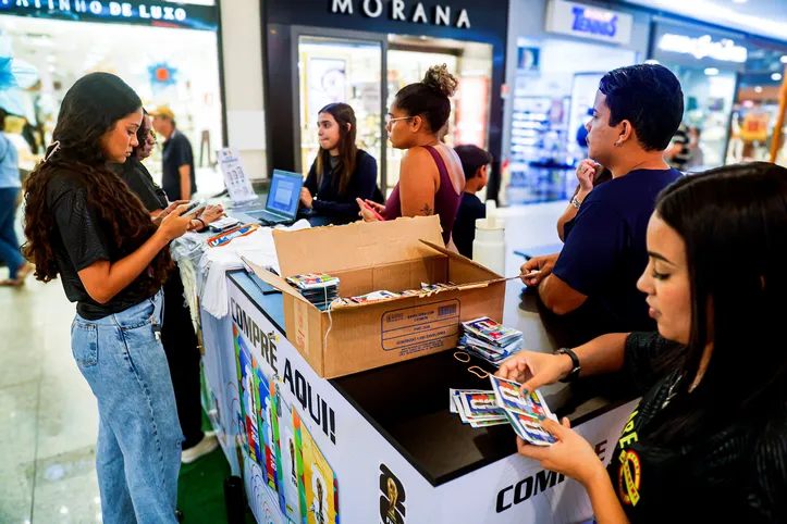 Maceió, 06 de maio de 2026 Troca de figurinhas do álbum da Copa do Mundo, no Maceió Shopping. Alagoas - Brasil. Foto:@Ailton Cruz