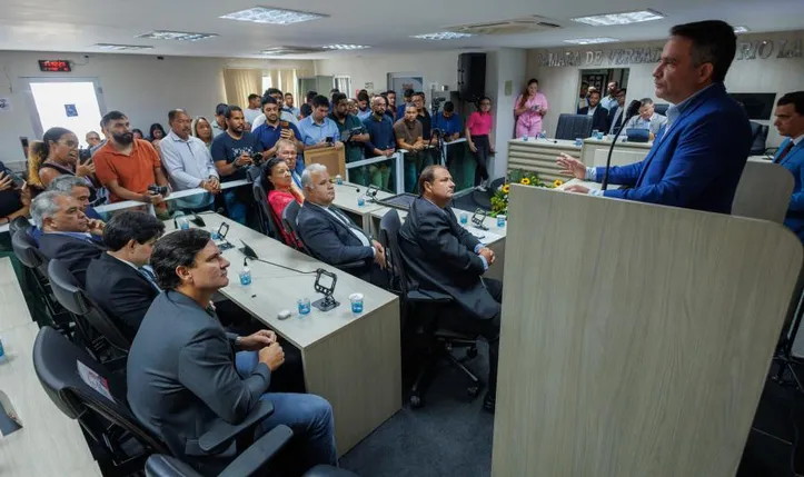Imagem ilustrativa da imagem Paulo e Lessa são homenageados em Rio Largo e inauguram obras no município
