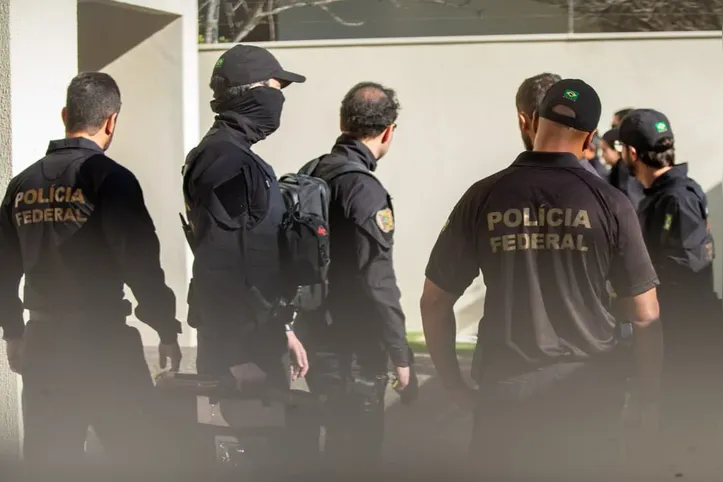 PF faz operação de busca e apreensão na casa de Ciro Nogueira