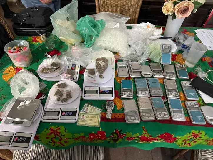 Material foi apreendido com policial preso em flagrante