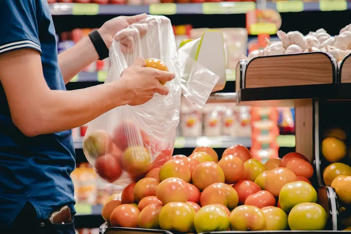 O tomate puxou a alta da cesta básica na capital, em março