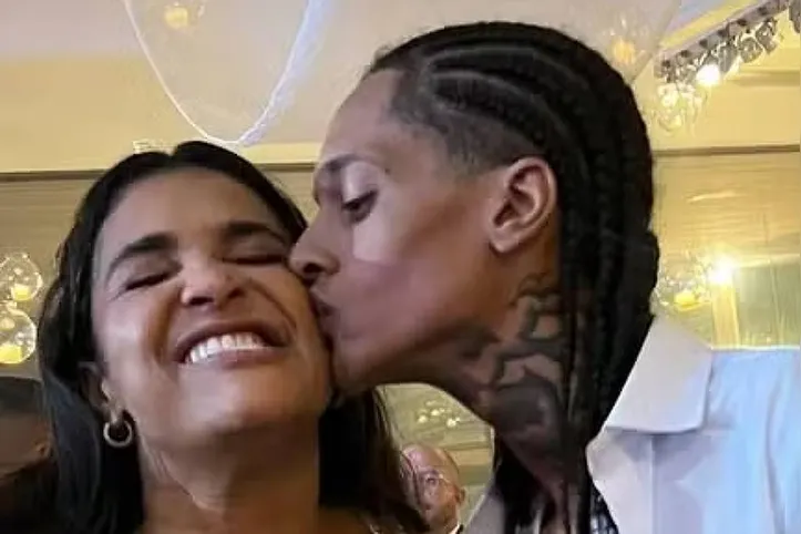 Márcia Gama dos Santos Nepomuceno e o filho Oruam