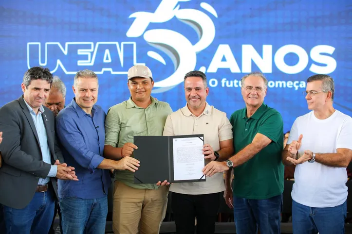 Ao lado de Paulo Dantas e Renan Calheiros, Renan Filho participou ontem de evento na Uneal