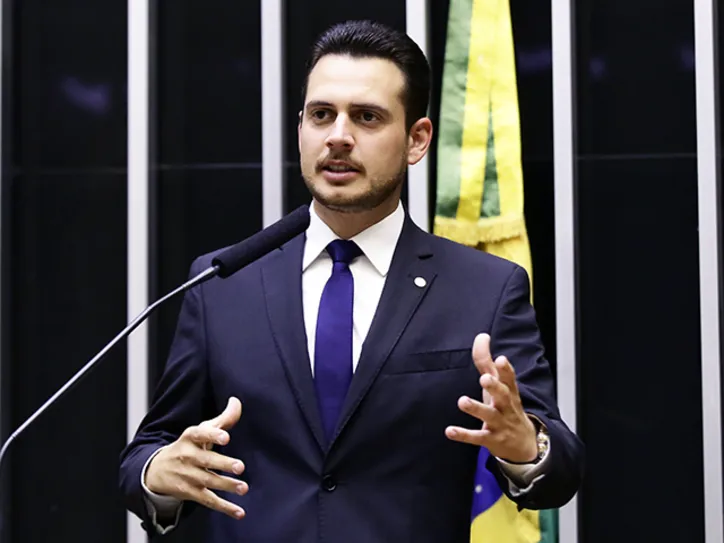 Imagem ilustrativa da imagem Retotalização muda bancada federal de Alagoas e tira mandato de Paulão