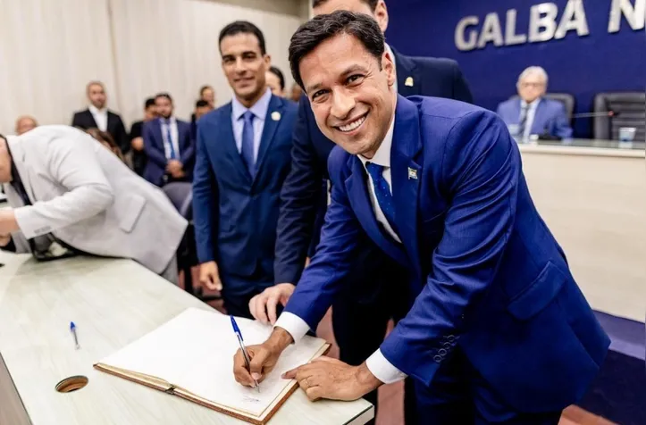 Rodrigo Cunha mantém base da gestão e nomeia 24 secretários no primeiro escalão