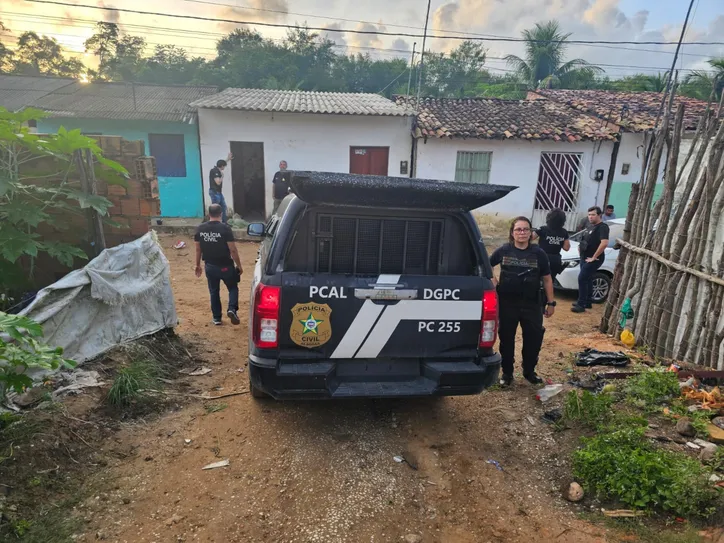 Imagem ilustrativa da imagem Suspeito morre em confronto com a polícia e dois são presos em operação