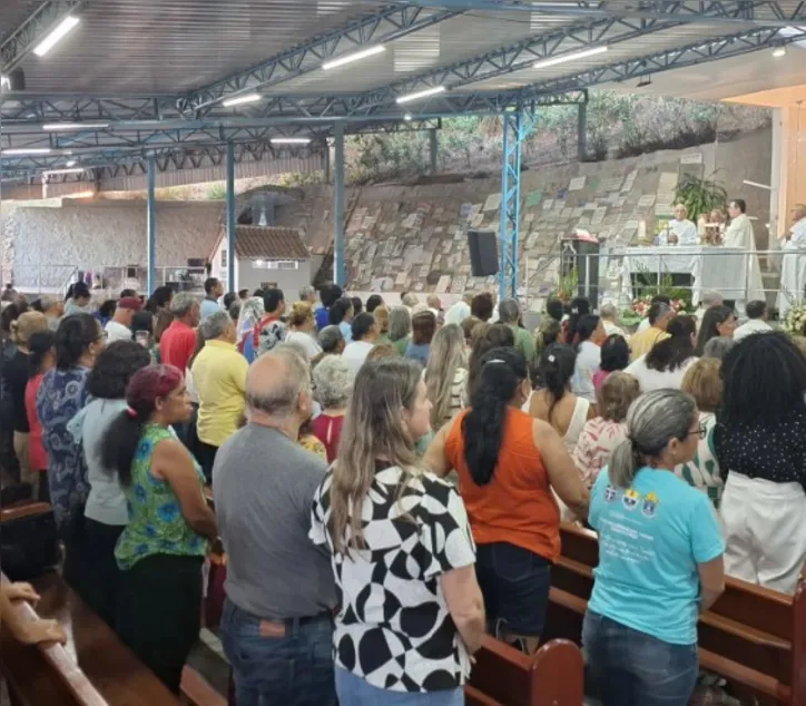 Santuário Virgem dos Pobres com grande número de fiéis