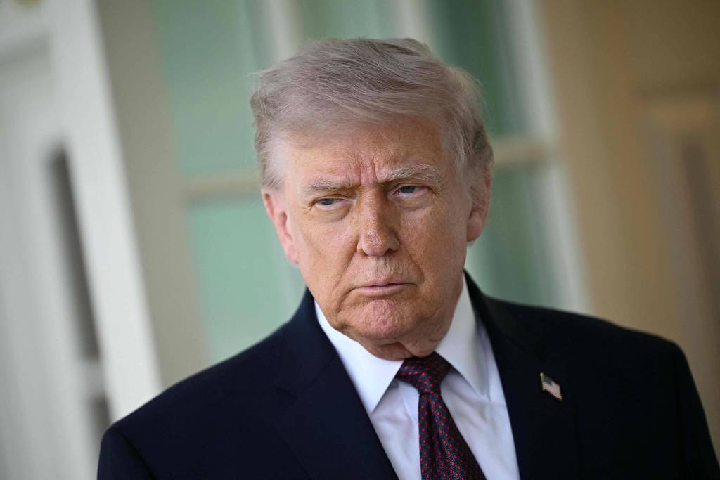 Trump indica que seguirá com guerra sem aval do Congresso